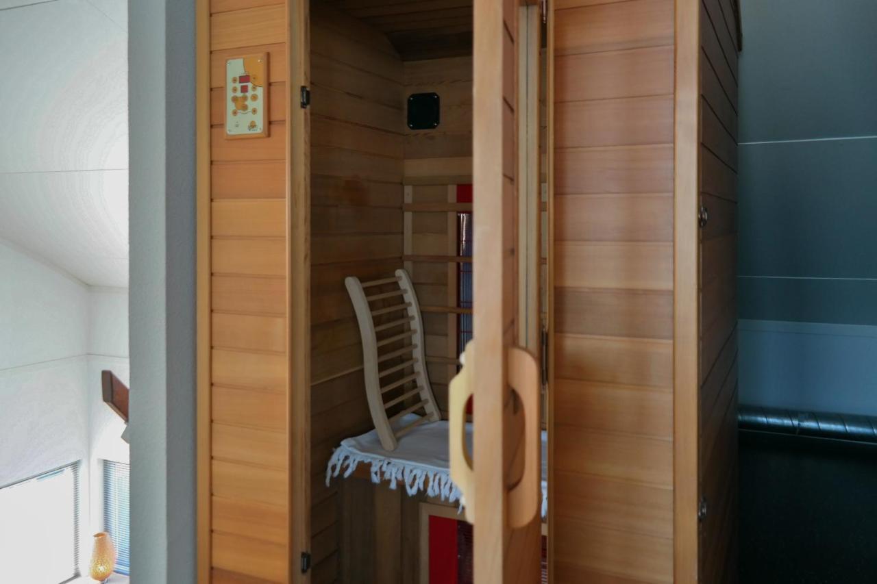 6 Pers. Waterfront Home Seeblick, Equipped Stilt House On The Water Anjum 외부 사진