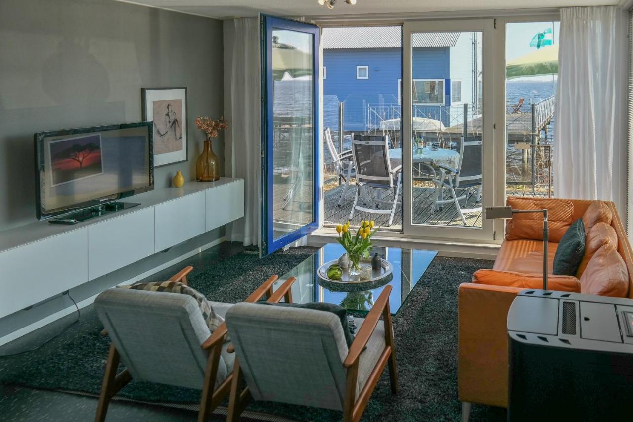 6 Pers. Waterfront Home Seeblick, Equipped Stilt House On The Water Anjum 외부 사진
